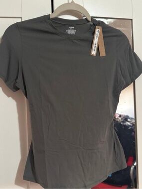 NEW Skims Gunmetal short sleeve t shirt